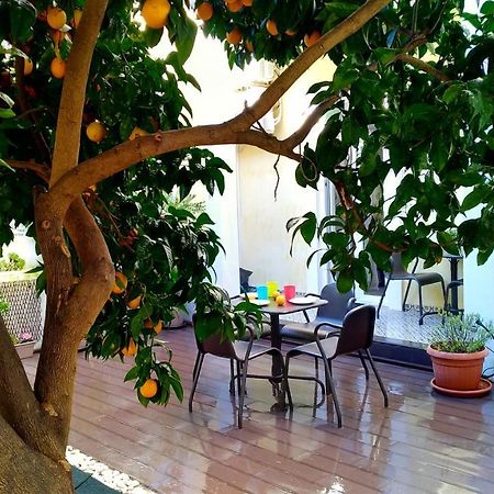 Sunny Orange Garden Apartment In Central 리스본 외부 사진
