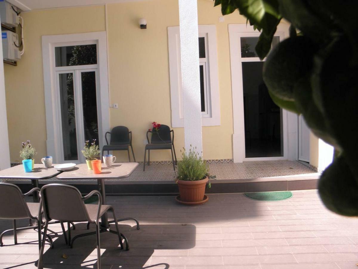 Sunny Orange Garden Apartment In Central 리스본 외부 사진